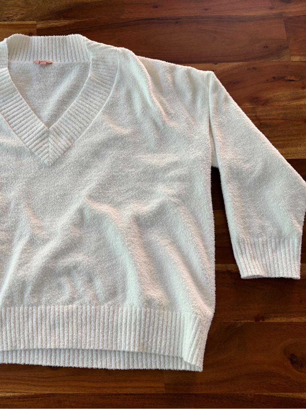 Eberjey White Fuzzy V-Neck Sweater - XS